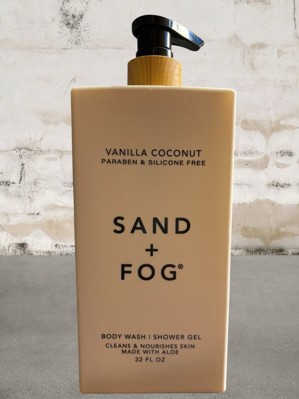 Sand + Fog Vanilla Coconut 32 oz Body Wash NEW